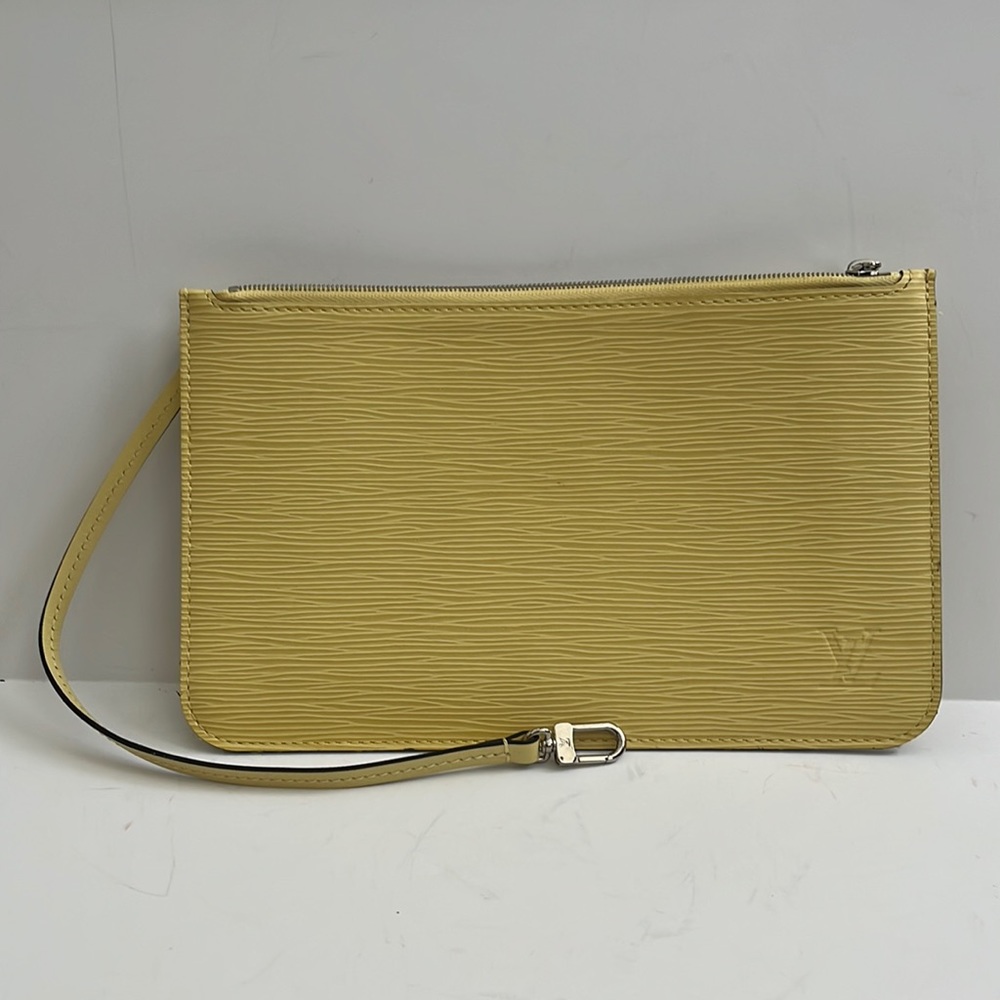 LOUIS VUITTON Epi Neverfull pouch Vanilla Color